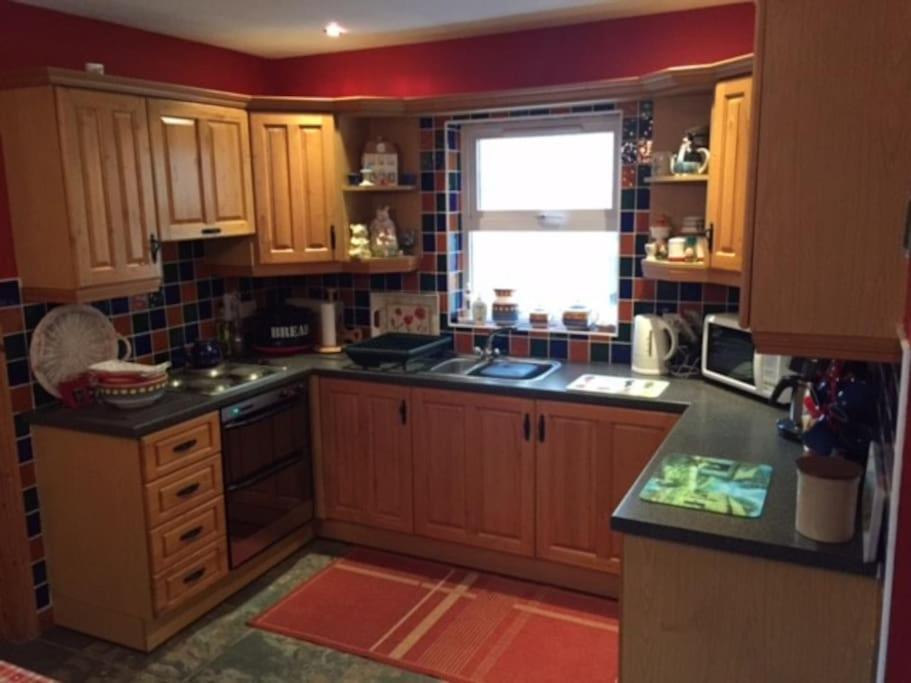 Primrose Cottage, Bushmills - Cosy Self Catering Property מראה חיצוני תמונה