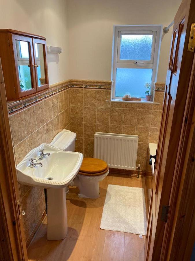 Primrose Cottage, Bushmills - Cosy Self Catering Property מראה חיצוני תמונה